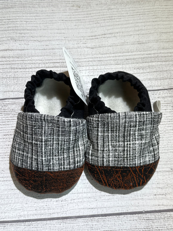 Black and White Basket Weave (12-18 months)
