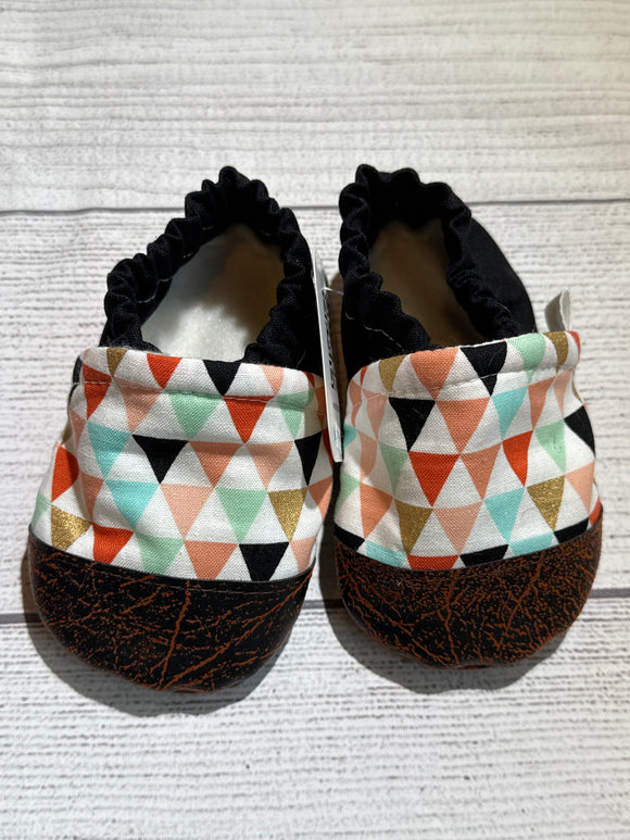 Multicolored Triangles (12-18 months)