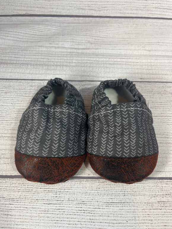 Dark Gray V’s (9-12 months)