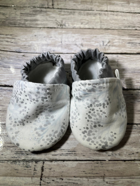 White with Silver Shimmer Branches (3-6 months)