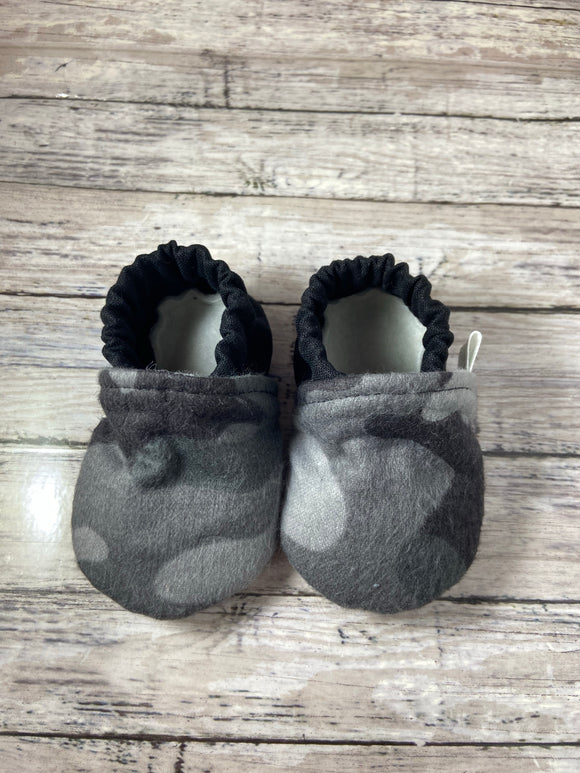 Camouflage- Black and Gray Flannel (3-6 months)